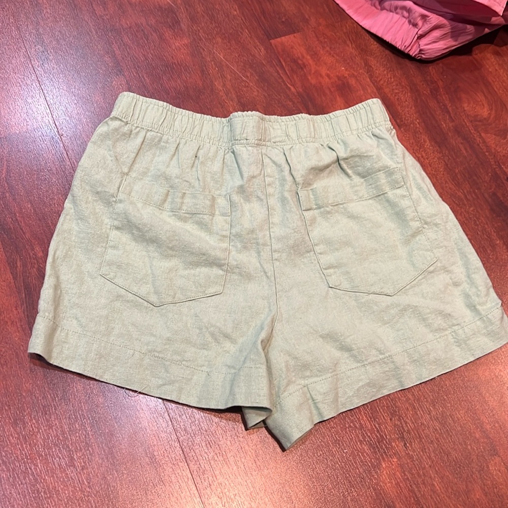 size small green L.A. Hearts linen high waisted shorts - Picture 2 of 3